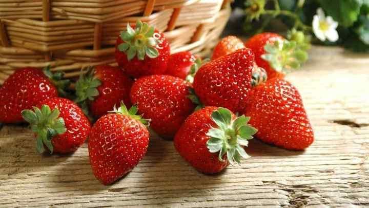 Fresh Sweet Strawberry Seeds (Hybrid) (Seeds 40)